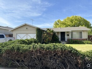 Building Photo - 1129 Mission Dr
