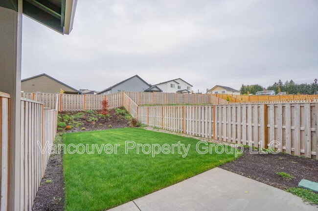 Building Photo - 2217 E Juniper Cir