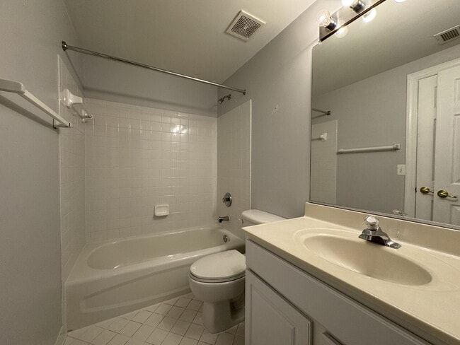 Building Photo - Spacious Elegance in Gated Piedmont!
