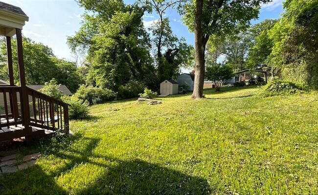 Building Photo - 3-Bedroom Home with Fenced Yard / Available Now!