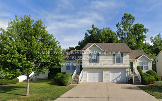 Building Photo - 3 bedroom Duplex with unique floor plan fo...