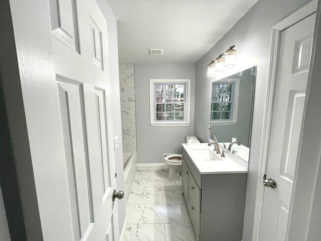Bathroom 2 - 1695 Buford Dr