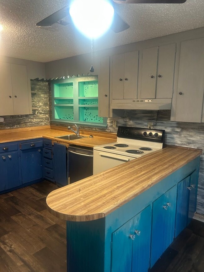 Building Photo - Contact Peggy Goodman 501 676 1758