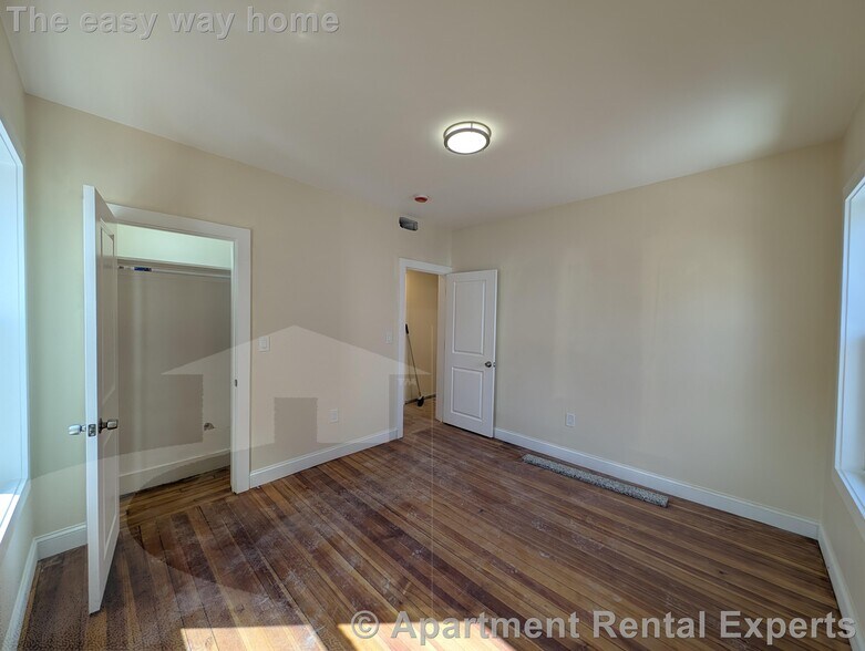 Building Photo - 5-7 Lowell Cir Unit #2