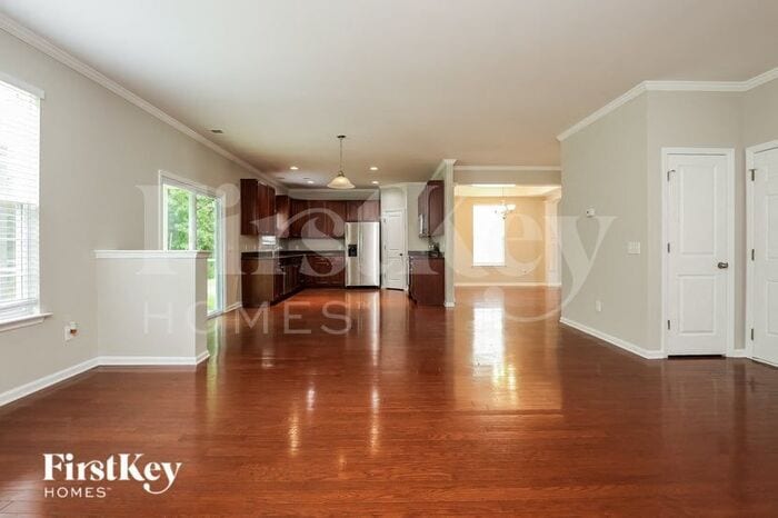Building Photo - 571 English Oak Cir