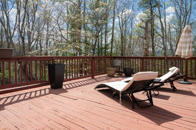 Building Photo - Fairview Retreat | 3BR/3BA with Finished Basement, 2-Car Garage & Private Yard — 17 Min to Asheville
