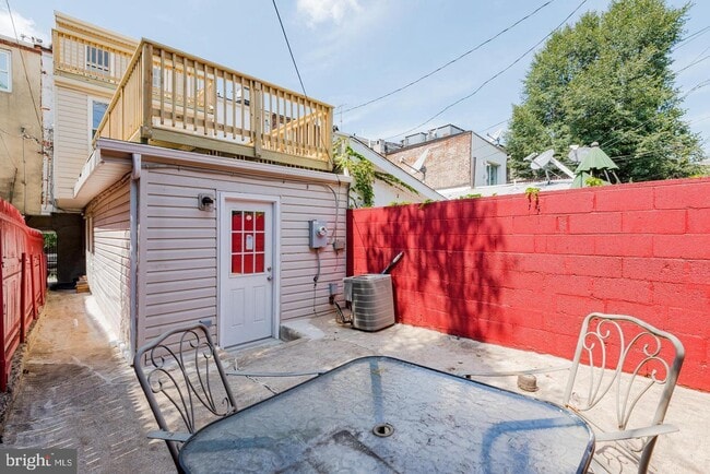 Building Photo - 19 S Ann St