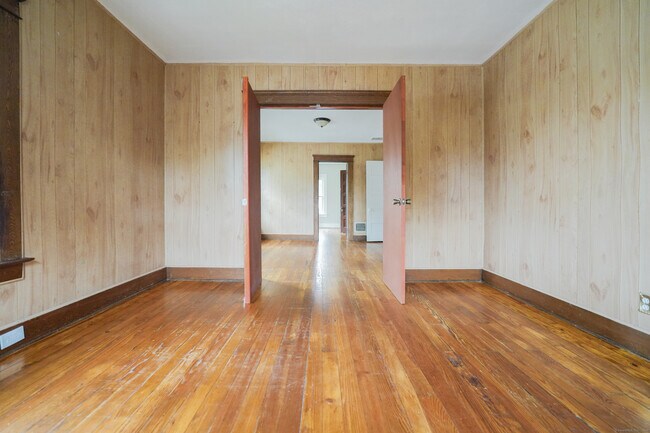 Building Photo - 519 3rd Ave