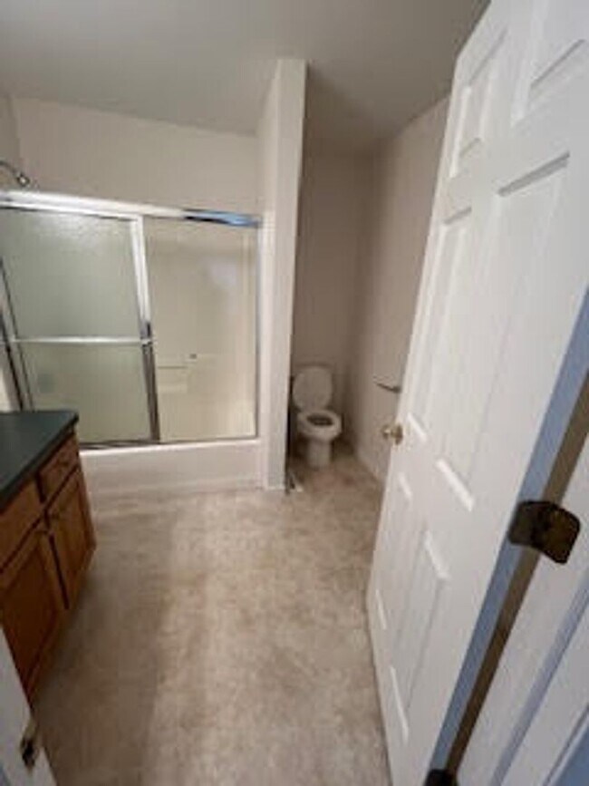 Building Photo - 487 Sparrow Way