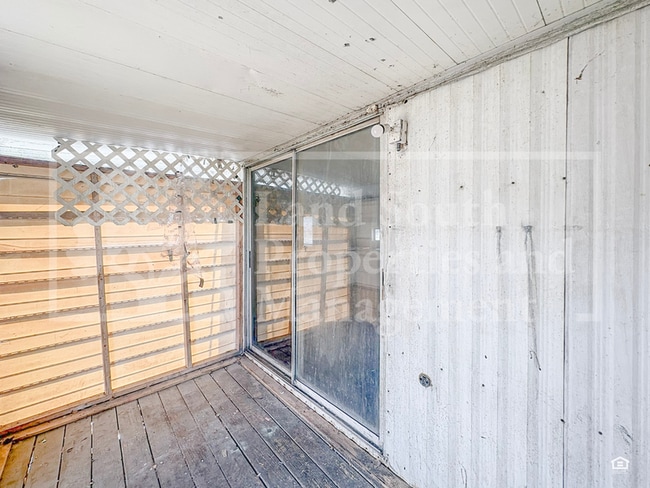 Building Photo - 1175 Meadow Lawn Street