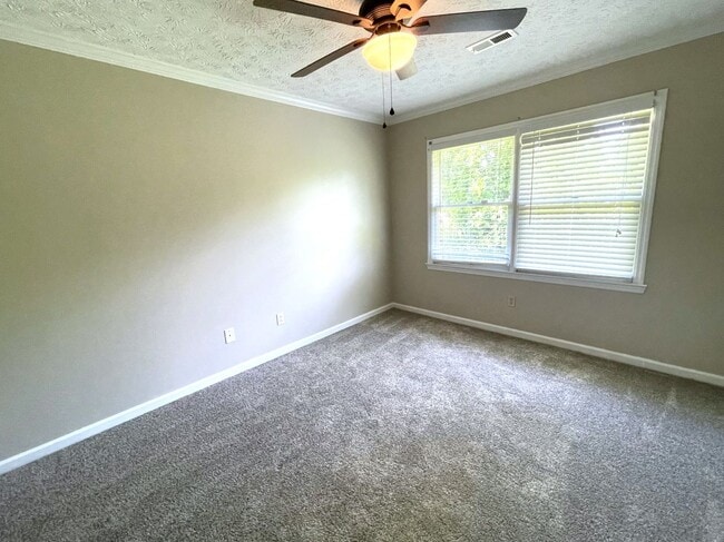 Building Photo - Cute 3 bedroom/2 bath house for rent-West ...