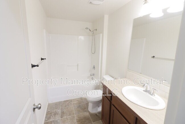 Building Photo - 3576 SW Pumice Ave