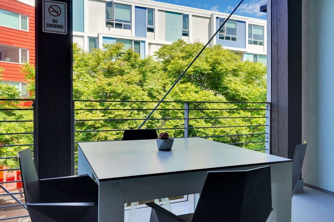 Building Photo - 355 Berry St