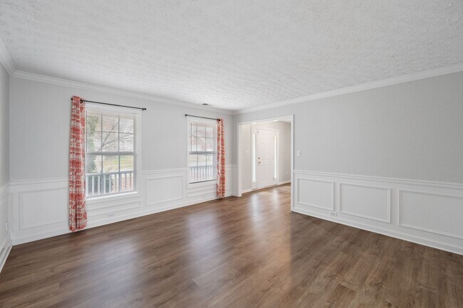 Building Photo - Beautifully Renovated Home in Worthington Place