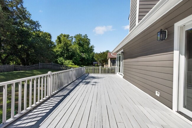 Building Photo - 18609 Broadfield Dr