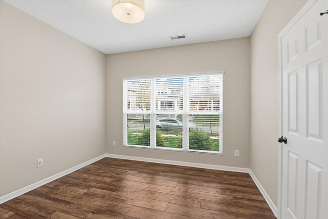 Building Photo - 630 N Hamilton Ave