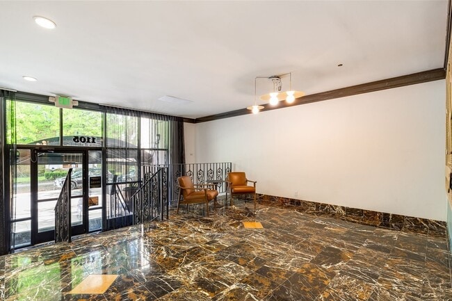 Building Photo - 1105 Spring St