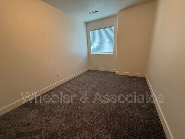 Building Photo - 1294 E 1640 S