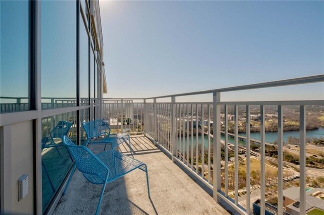 Building Photo - 222 West Ave