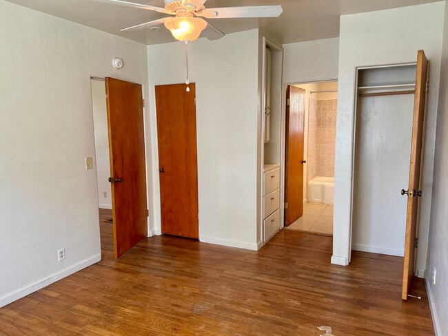Building Photo - 1 Bedroom Duplex