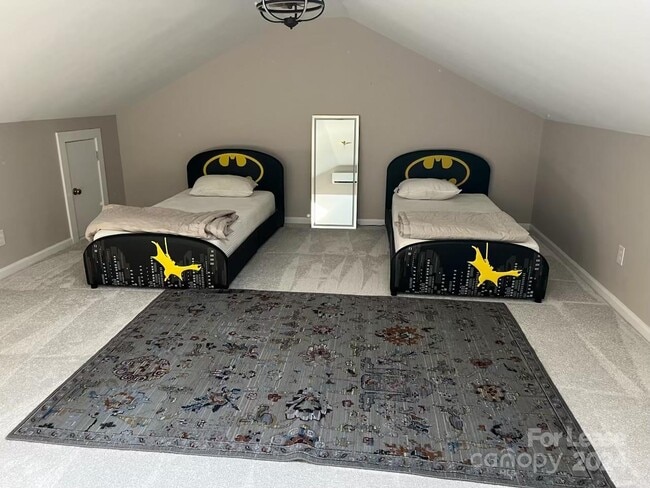 Building Photo - 629 Grandin Rd