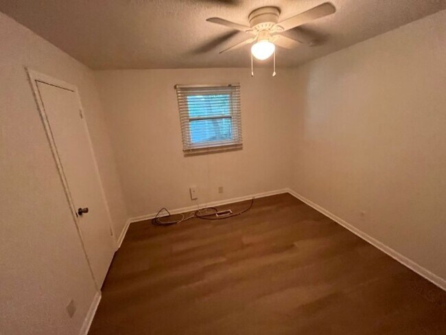 Building Photo - West Nashville 3BR Duplex