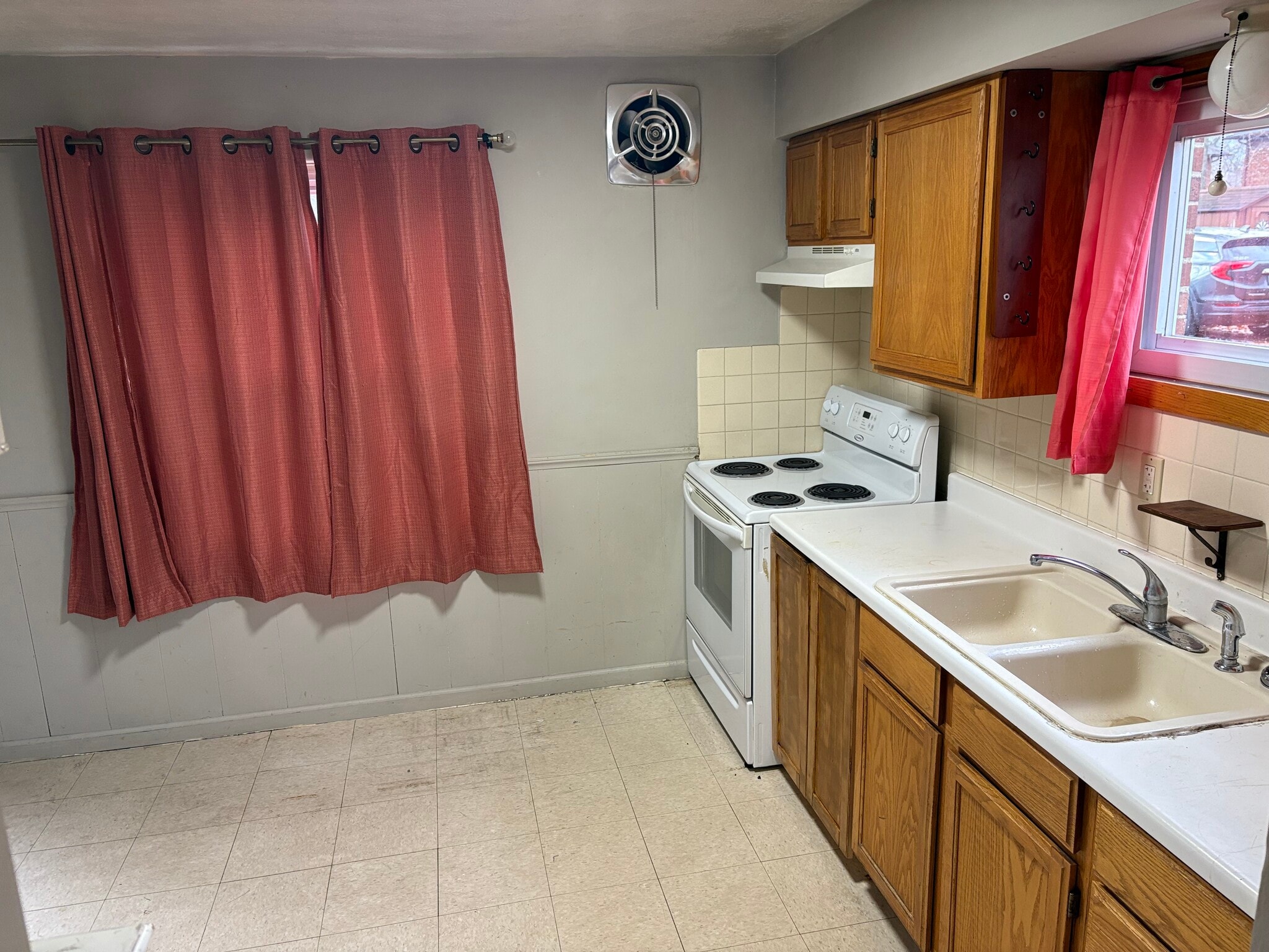 Kitchen - 1824 Bailey Rd