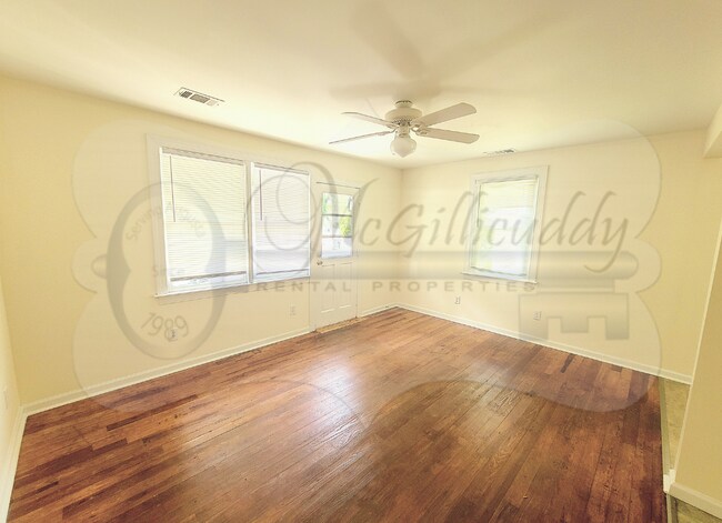 Building Photo - 1202 Holden Dr