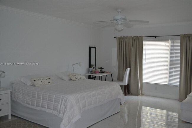 Building Photo - 3850 Galt Ocean Dr