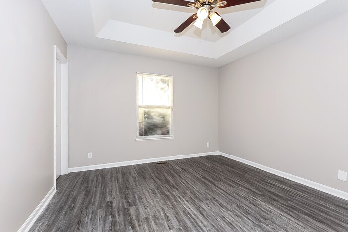 Building Photo - 573 Brady Dr