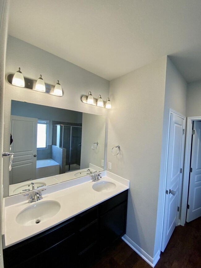 Building Photo - 4bd/2ba in Temple Texas minutes from Charming Belton.