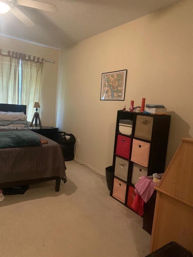 Building Photo - 390 City View Dr