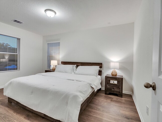 Building Photo - 412 Magnolia Ln