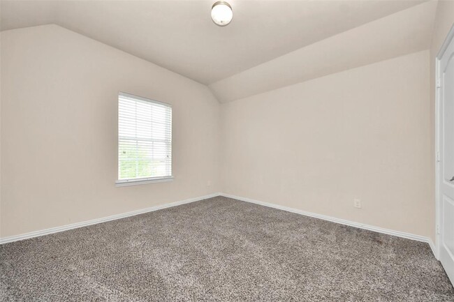 Building Photo - 122 Persimmon Dr