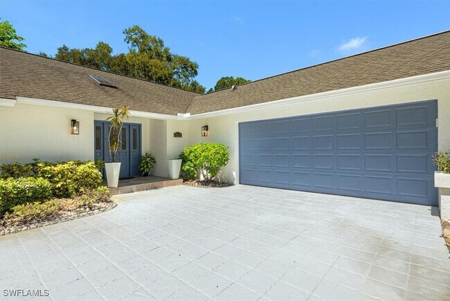 Building Photo - 2252 Royal Ln