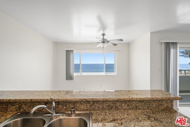 Building Photo - 18004 Coastline Dr