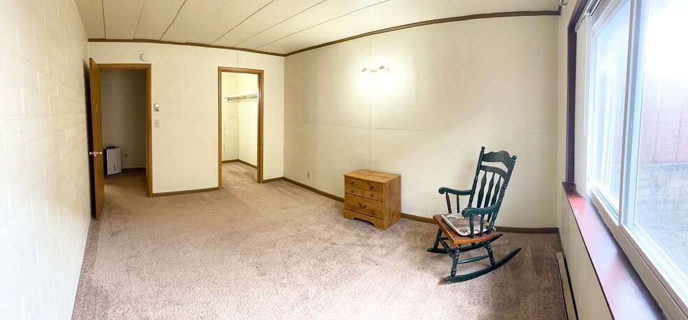 Building Photo - 2740 University Ave