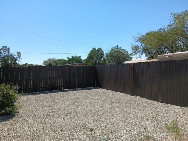 Building Photo - 1203 Agua Fria St