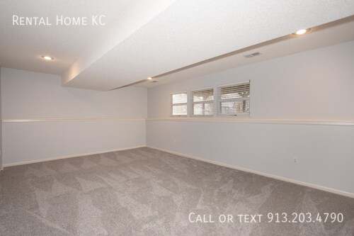 Building Photo - 1391 E 155th St