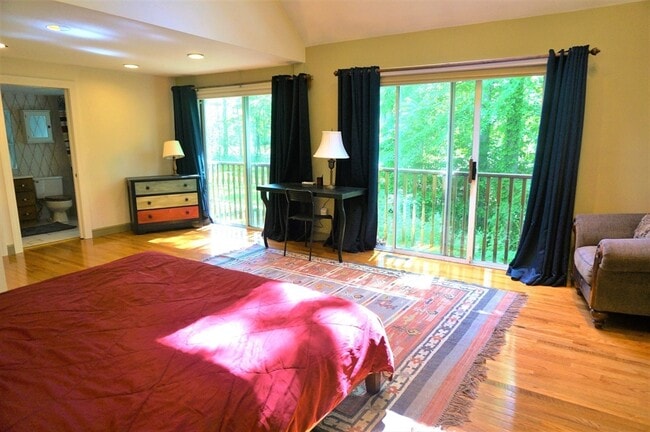 Building Photo - 18 Pequot Rd