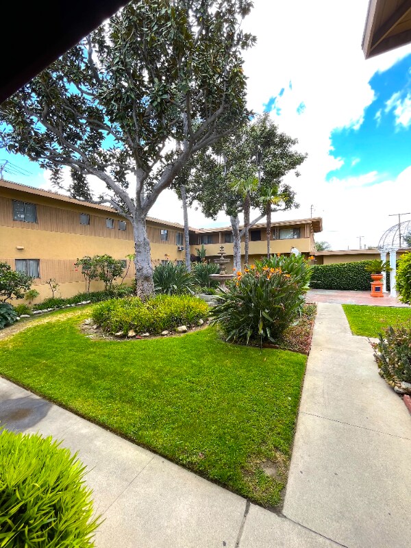 Building Photo - 513 W G St