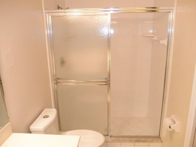 Building Photo - 1004 Landings Blvd