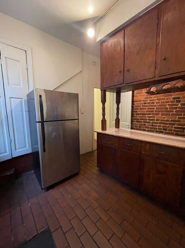 Building Photo - Amazing 3 bdrm/1.5 bath House Conveniently Located in The Heart of VCU and Downtown!
