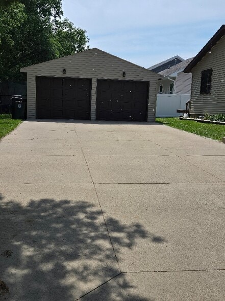 Building Photo - 4002 Southlawn Rd