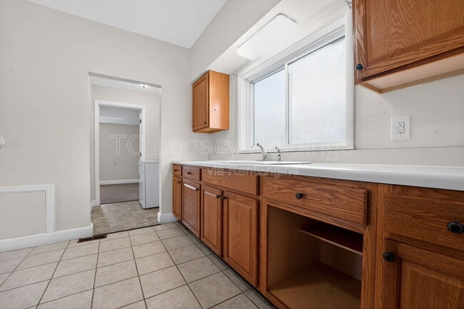 Building Photo - 388 Broaddus Ave