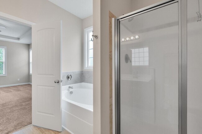 Building Photo - MOVE IN SPECIAL: 1st Months Rent free if l...