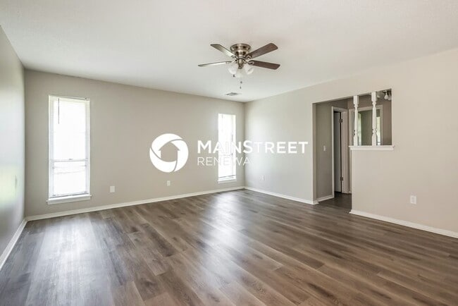 Building Photo - 4 Bedroom Pet-Friendly Home in Oklahoma City, OK with Main Street Renewal