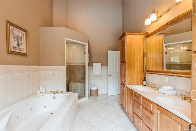 Building Photo - 24 Bridle Path