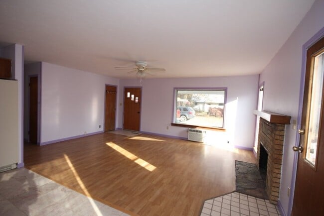 Building Photo - 438 2nd St