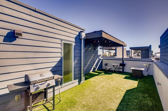 Building Photo - Beautiful Modern Home for Rent in San Diego – Prime Location!